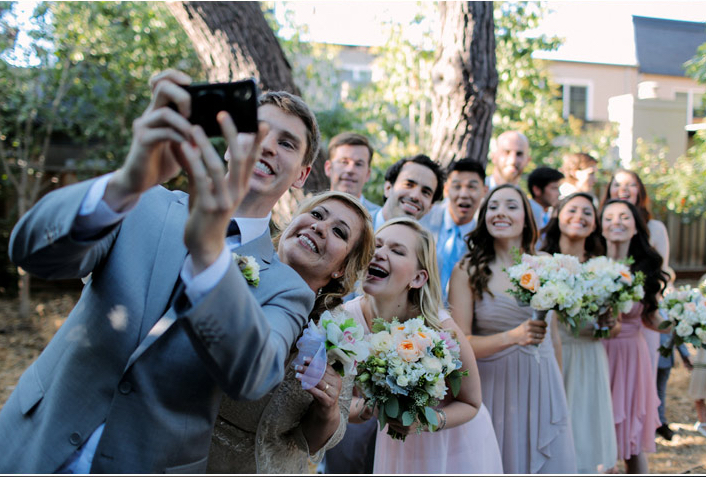 Groom takes selfie with bridal party right before walking down the aisle