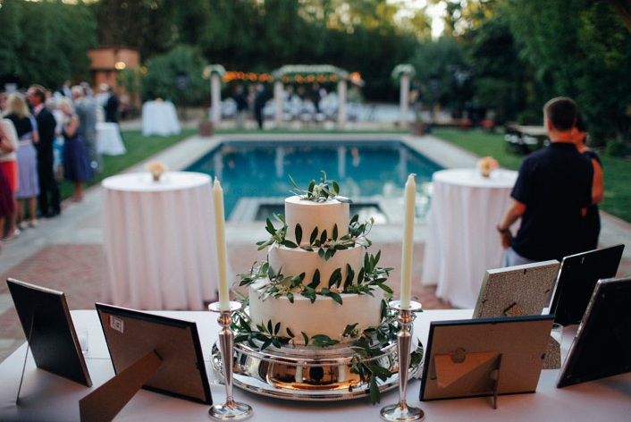 3-tier white wedding cake, Italian Ruscus