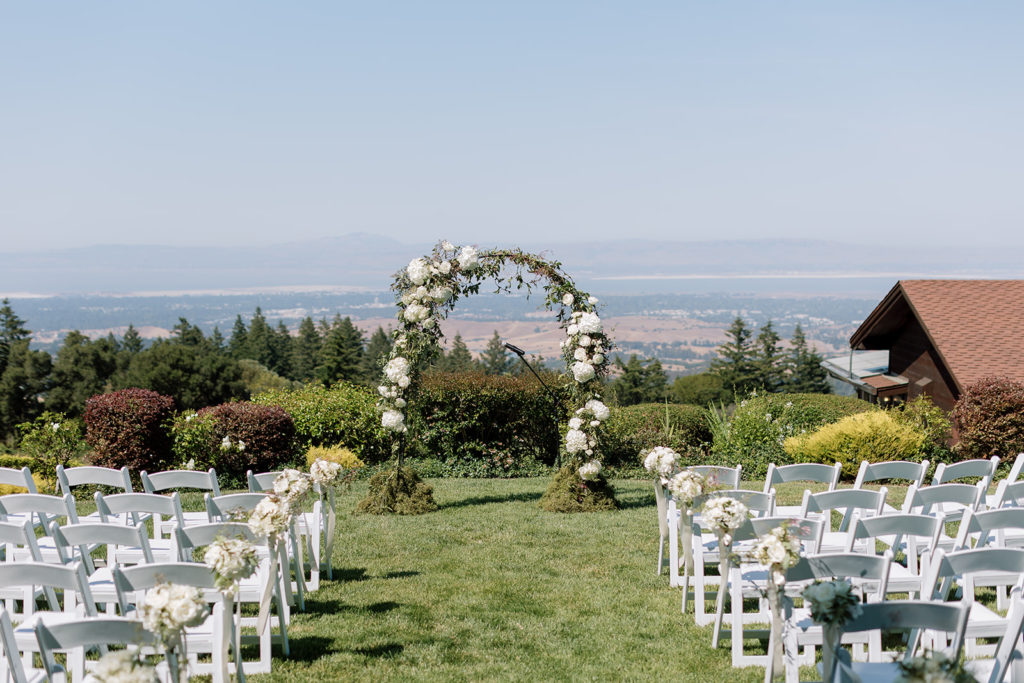 Outdoor wedding ceremony at Thomas Fogarty Winery in the Bay Area